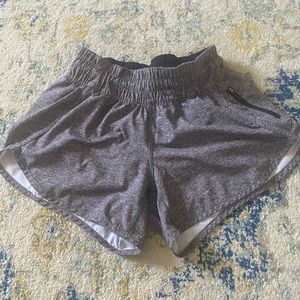 Grey tracker short 4”